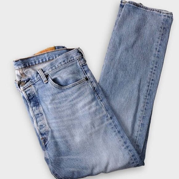 Levi's Mens 501 Jeans Sz 35/30 Distress Wear Hem Button Front Denim Faded Classi - Picture 1 of 8